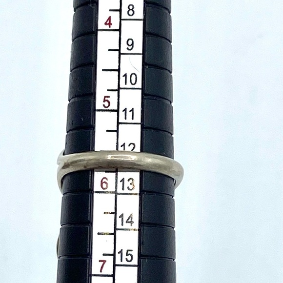 Purple stone ring set in silver. Size 5 3/4 - Picture 5 of 5